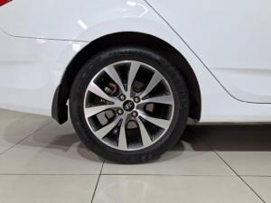 Hyundai Accent hatch 1.6 Fluid auto - Image 9