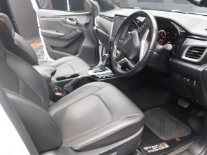 Isuzu D-Max 3.0TD double cab V-Cross 4x4 - Image 9