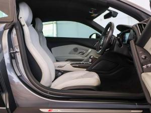 Audi R8 coupe V10 performance quattro - Image 21