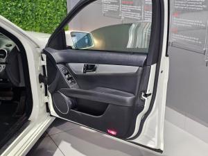 Mercedes-Benz C-Class C180 Avantgarde auto - Image 16