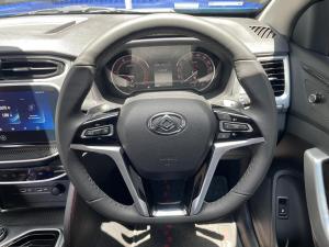 L D V T60 2.0D Bi-Turbo double cab Max Luxe 4x4 auto - Image 23