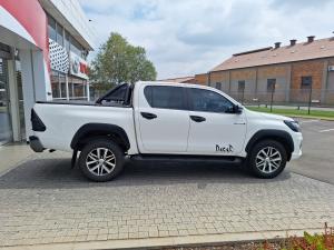 Toyota Hilux 2.8GD-6 double cab Raider auto - Image 3