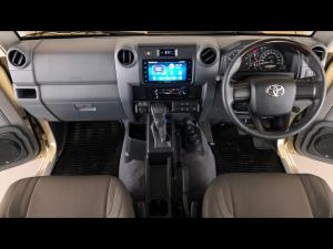 Toyota Land Cruiser 76 2.8GD-6 station wagon VX - Image 6