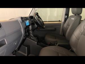 Toyota Land Cruiser 76 2.8GD-6 station wagon VX - Image 7