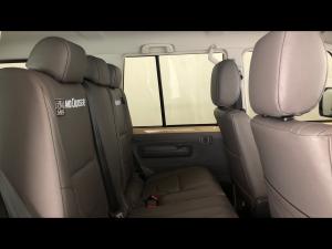 Toyota Land Cruiser 76 2.8GD-6 station wagon VX - Image 12