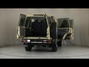 Toyota Land Cruiser 76 2.8GD-6 station wagon VX - Image 24