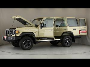 Toyota Land Cruiser 76 2.8GD-6 station wagon VX - Image 27
