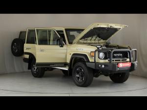 Toyota Land Cruiser 76 2.8GD-6 station wagon VX - Image 29