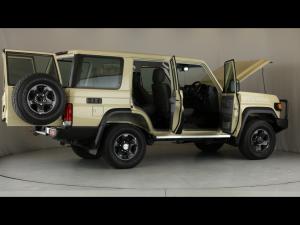 Toyota Land Cruiser 76 2.8GD-6 station wagon VX - Image 31