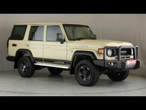 Toyota Land Cruiser 76 2.8GD-6 station wagon VX - Image 1