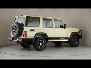Toyota Land Cruiser 76 2.8GD-6 station wagon VX - Image 2