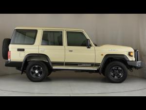 Toyota Land Cruiser 76 2.8GD-6 station wagon VX - Image 3
