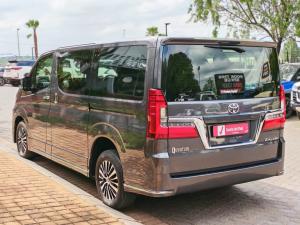 Toyota Quantum 2.8 LWB bus 9-seater VX Premium - Image 16