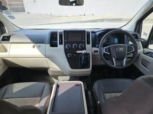 Toyota Quantum 2.8 SLWB bus 14-seater GL manual - Image 6