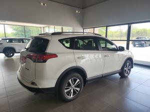 Toyota RAV4 2.0 GX - Image 2