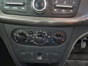 Renault Sandero 900T Stepway Expression - Image 17
