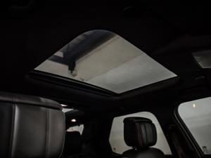 Land Rover Discovery D300 R-Dynamic HSE - Image 19