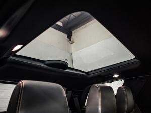 Land Rover Discovery D300 R-Dynamic HSE - Image 21