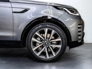 Land Rover Discovery D300 R-Dynamic HSE - Image 4