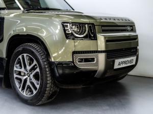 Land Rover Defender 110 D300 X-Dynamic SE - Image 4
