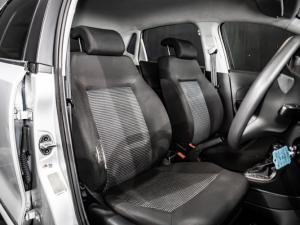 Volkswagen Polo Vivo hatch 1.6 Comfortline auto - Image 13