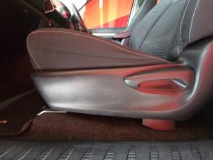 Toyota Hilux 2.4GD-6 Xtra cab Raider manual - Image 19