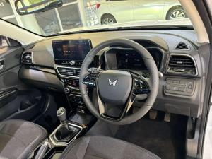 Mahindra XUV 3XO 1.2T AX5 manual - Image 15