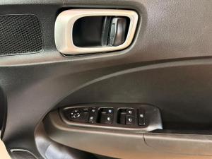 Hyundai Venue 1.0T Motion auto - Image 19