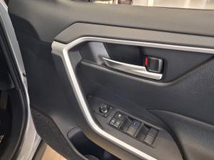 Toyota RAV4 2.0 GX auto - Image 14