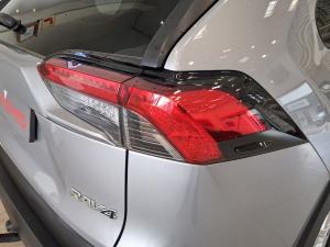 Toyota RAV4 2.0 GX auto - Image 2