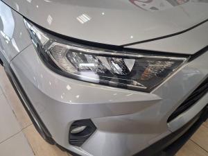 Toyota RAV4 2.0 GX auto - Image 6