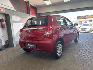 Toyota Etios hatch 1.5 Sprint - Image 2
