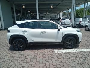 Toyota Starlet Cross 1.5 XS auto - Image 3