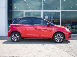 Toyota Etios hatch 1.5 Sport - Image 5