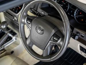 Toyota Land Cruiser 200 4.5D-4D V8 VX-R - Image 14