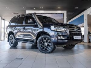 Toyota Land Cruiser 200 4.5D-4D V8 VX-R - Image 2