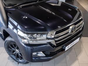 Toyota Land Cruiser 200 4.5D-4D V8 VX-R - Image 4