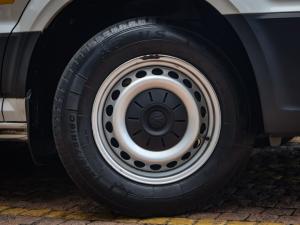 Volkswagen Crafter 35 2.0TDi MWB 103KW automaticP/V - Image 2