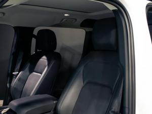 Land Rover Defender 110 D300 SE - Image 17