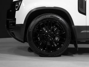 Land Rover Defender 110 D300 SE - Image 8