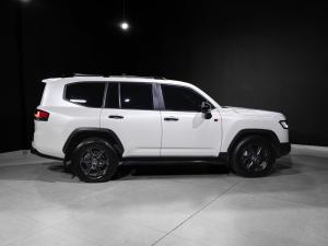 Toyota Land Cruiser 300 3.3D GR-Sport - Image 16