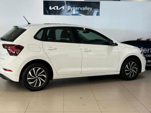 Volkswagen Polo hatch 1.0TSI Life manual - Image 6