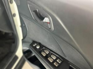 Mahindra XUV300 1.2T W6 - Image 6