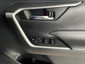 Toyota RAV4 2.0 GX auto - Image 8