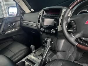 Mitsubishi Pajero 3-door 3.2DI-D GLS - Image 12