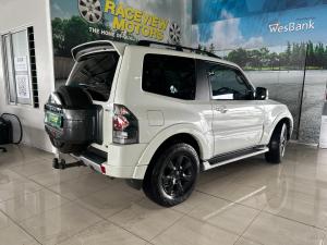 Mitsubishi Pajero 3-door 3.2DI-D GLS - Image 3