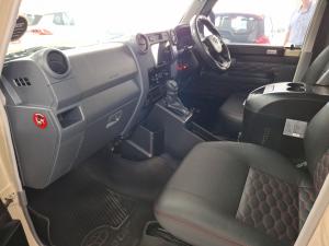 Toyota Land Cruiser 79 2.8GD-6 double cab - Image 7
