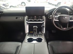 Toyota Land Cruiser 300 3.3D GR-Sport - Image 6