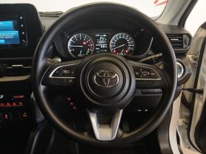 Toyota Urban Cruiser 1.5 XR manual - Image 8