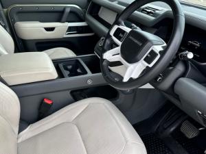 Land Rover Defender 110 D300 SE - Image 10